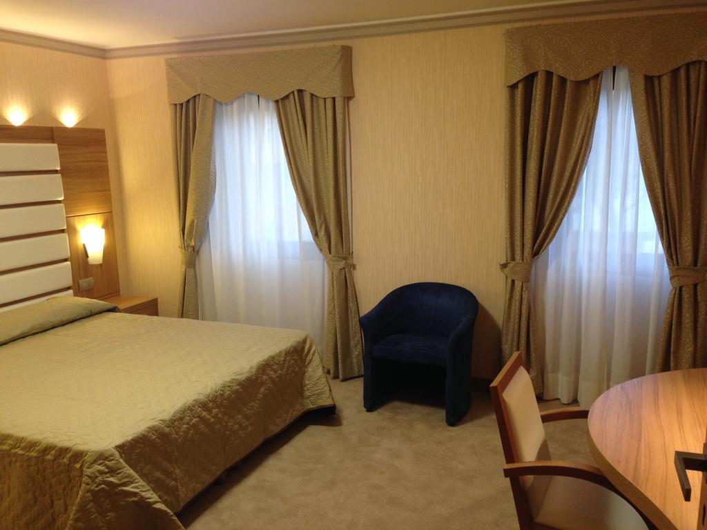 Hotel Vela D'Oro Dependence 巴多利诺 客房 照片