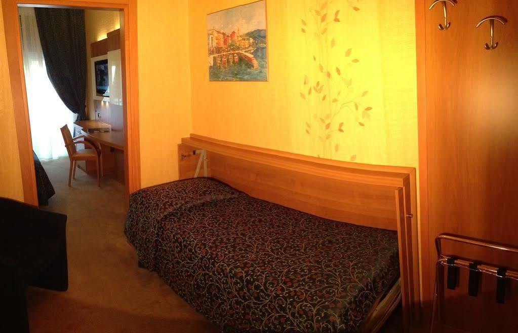 Hotel Vela D'Oro Dependence 巴多利诺 外观 照片